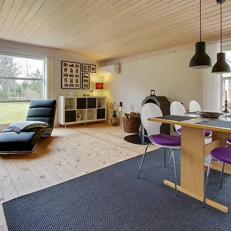 Two-bedroom Holiday In * Hals